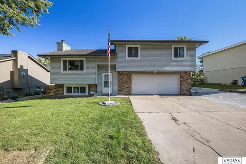 7713 Cottonwood Ave, La Vista, NE 68128