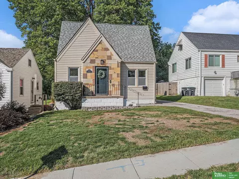 6232 Pierce St, Omaha, NE 68106