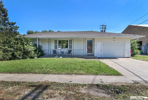 230 8th St, Adams, NE 68301
