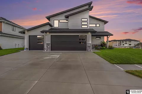 28569 Jessie Cir, Valley, NE 68064