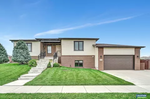 2961 Valley Stream Dr, Lincoln, NE 68516