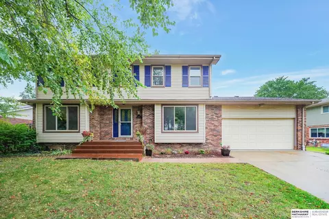 1701 Buckingham Dr, Lincoln, NE 68506