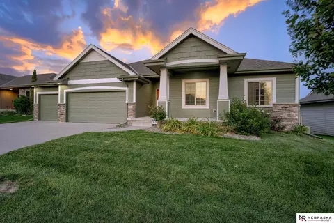 8023 S 193rd St, Gretna, NE 68028