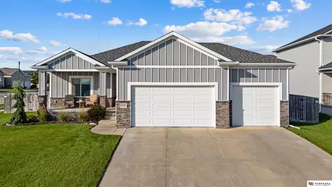 7320 Irene Ct, Lincoln, NE 68516