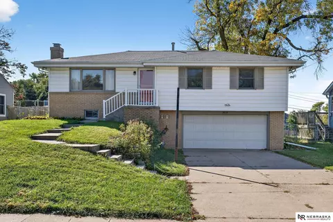9715 Camden Ave, Omaha, NE 68134