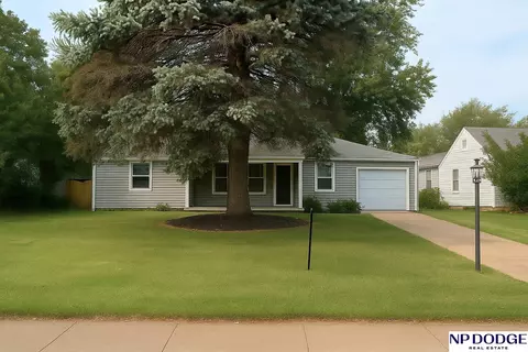 3614 N 50th St, Omaha, NE 68104