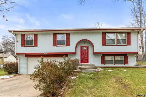 7405 Josephine St S, La Vista, NE 68128