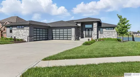 17028 S Reflection Cir, Bennington, NE 68007