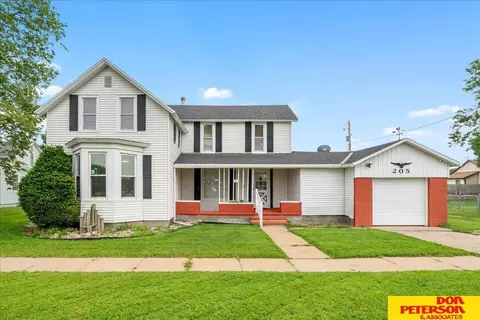 205 E Maple St, Hooper, NE 68031