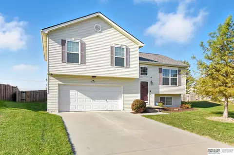 15439 Davidson St, Bennington, NE 68007