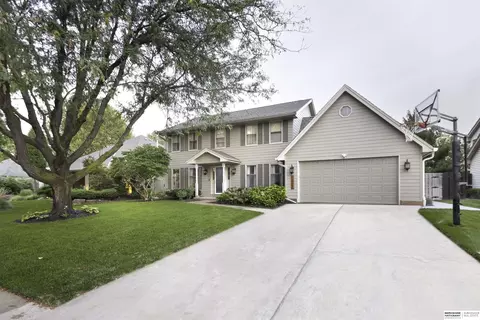 16222 Bancroft Cir, Omaha, NE 68130