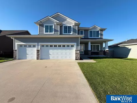 7349 Yankee Woods Dr, Lincoln, NE 68516