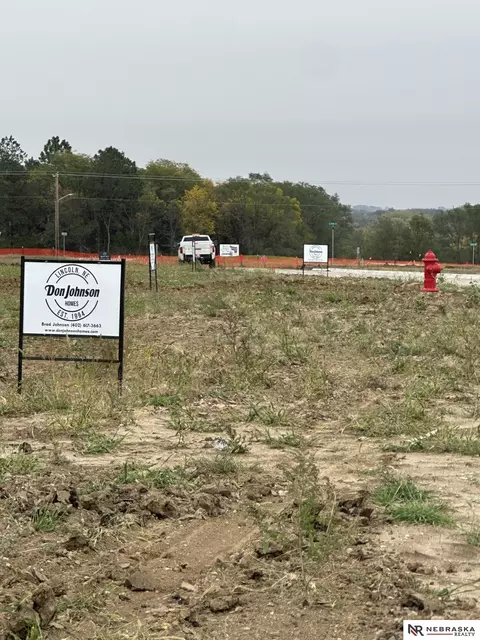 2219 S 96th St, Lincoln, NE 68520