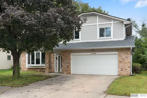 11022 Laurel Cir, Omaha, NE 68164