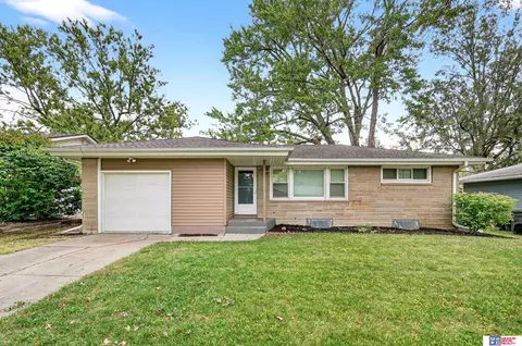 1920 Riviera Dr, Lincoln, NE 68506