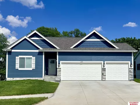 11216 Grebe St, Omaha, NE 68142