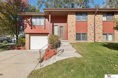 10828 Oakbrook Cir, Omaha, NE 68154