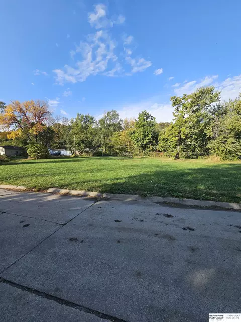 4726 N 18th St, Omaha, NE 68110