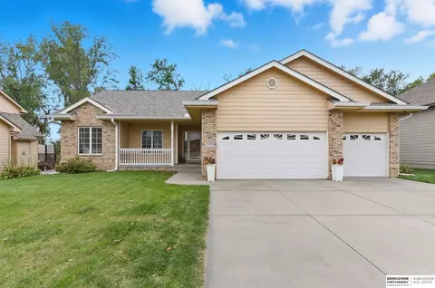 20303 Blake Dr, Gretna, NE 68028