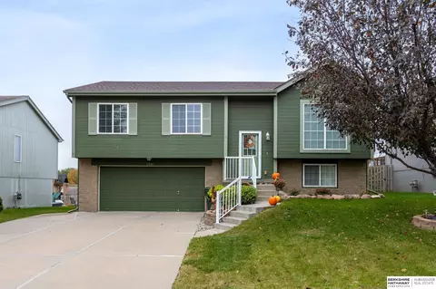 17209 Taylor St, Omaha, NE 68116