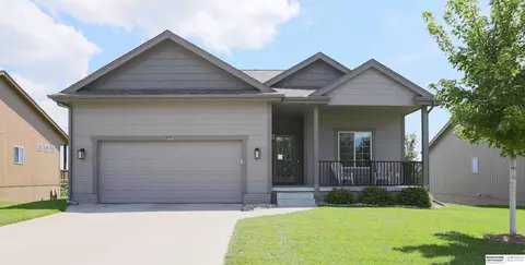 18595 Robin Dr, Omaha, NE 68136