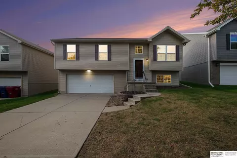 14517 Knudsen St, Bennington, NE 68007