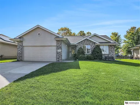 16521 Redwood St, Omaha, NE 68136