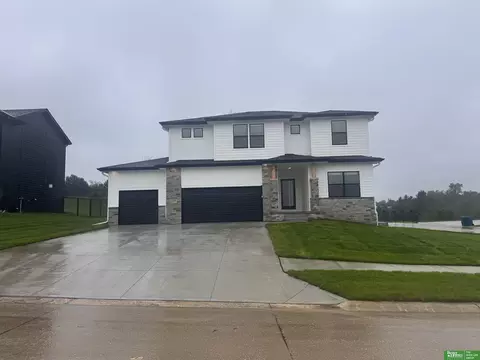 17163 Abigail St, Bennington, NE 68007