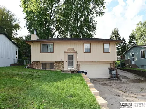 10535 Izard St, Omaha, NE 68114