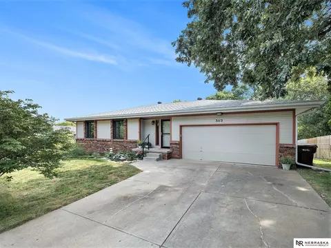 3113 Tammy St, Bellevue, NE 68123