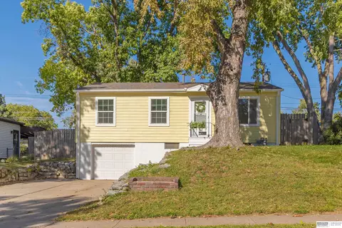 7324 Frederick Ave, La Vista, NE 68128