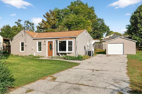 7735 S 30th St, Bellevue, NE 68147