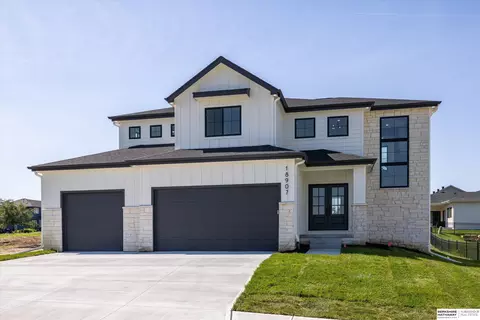 18907 Devonshire Dr, Gretna, NE 68028