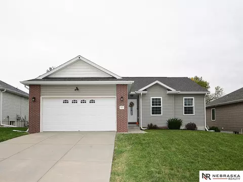 1821 NW Faesy Pl, Lincoln, NE 68528