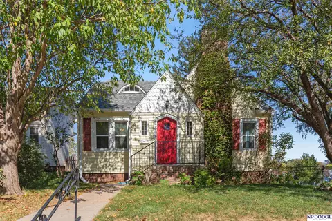 4504 Pierce St, Omaha, NE 68106