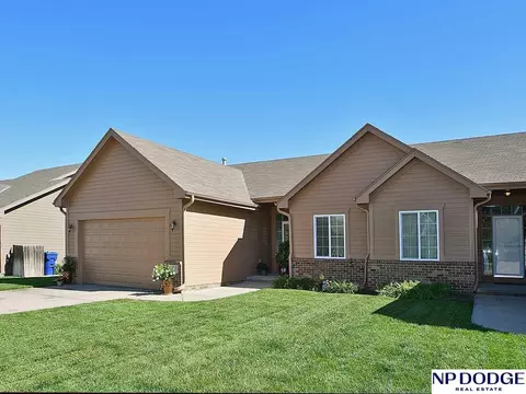 3463 Piney Creek Dr, Omaha, NE 68022