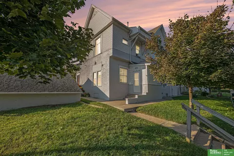 2501 Poppleton Ave, Omaha, NE 68105