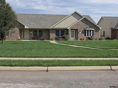394 S 25th St, Beatrice, NE 68310