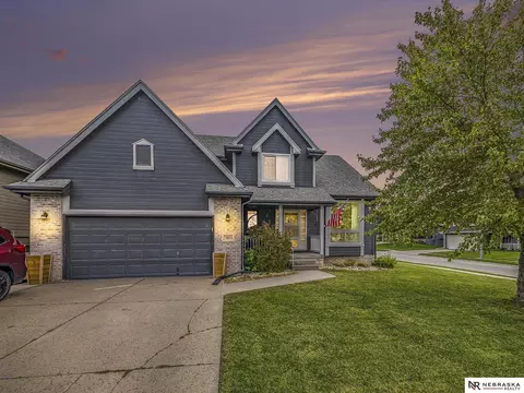 7803 N 85 St, Omaha, NE 68122