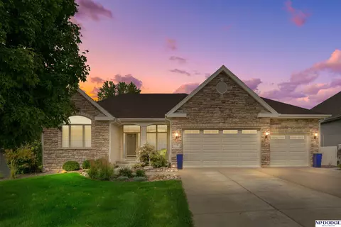 17132 Sherwood Ave, Omaha, NE 68116