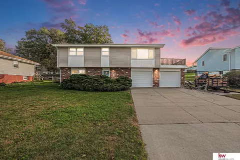 5325 Ida St, Omaha, NE 68152