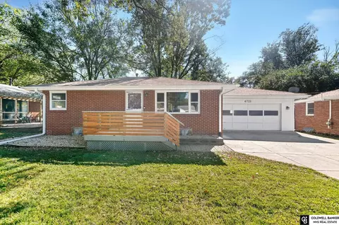 6721 Bethany Park Dr, Lincoln, NE 68505