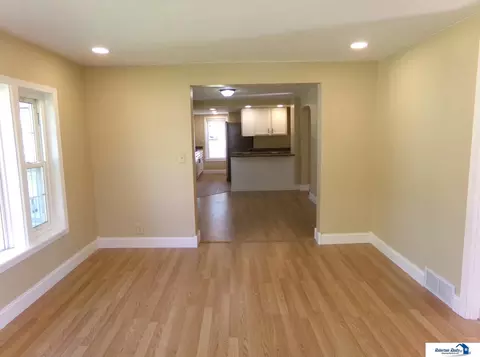 Living - 559 W Mary St, Beatrice, NE 68310 photo 7 of 9