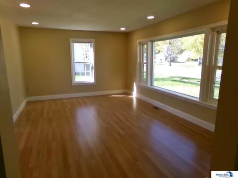 Living - 559 W Mary St, Beatrice, NE 68310 photo 4 of 9
