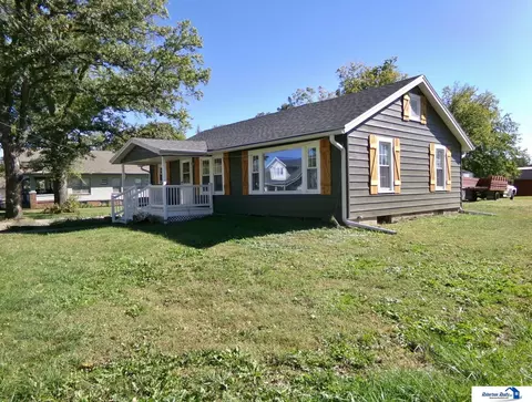 Exterior - 559 W Mary St, Beatrice, NE 68310 photo 3 of 6