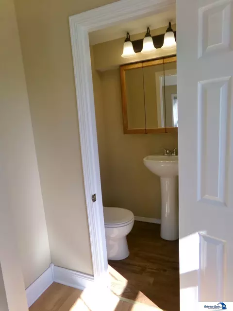 Bath - 559 W Mary St, Beatrice, NE 68310 photo 1 of 8