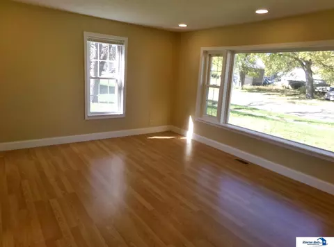 Living - 559 W Mary St, Beatrice, NE 68310 photo 6 of 9