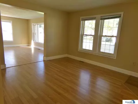 Living - 559 W Mary St, Beatrice, NE 68310 photo 3 of 9