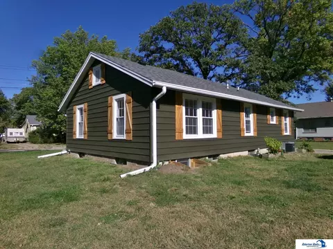 Exterior - 559 W Mary St, Beatrice, NE 68310 photo 4 of 6