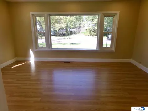 Living - 559 W Mary St, Beatrice, NE 68310 photo 5 of 9